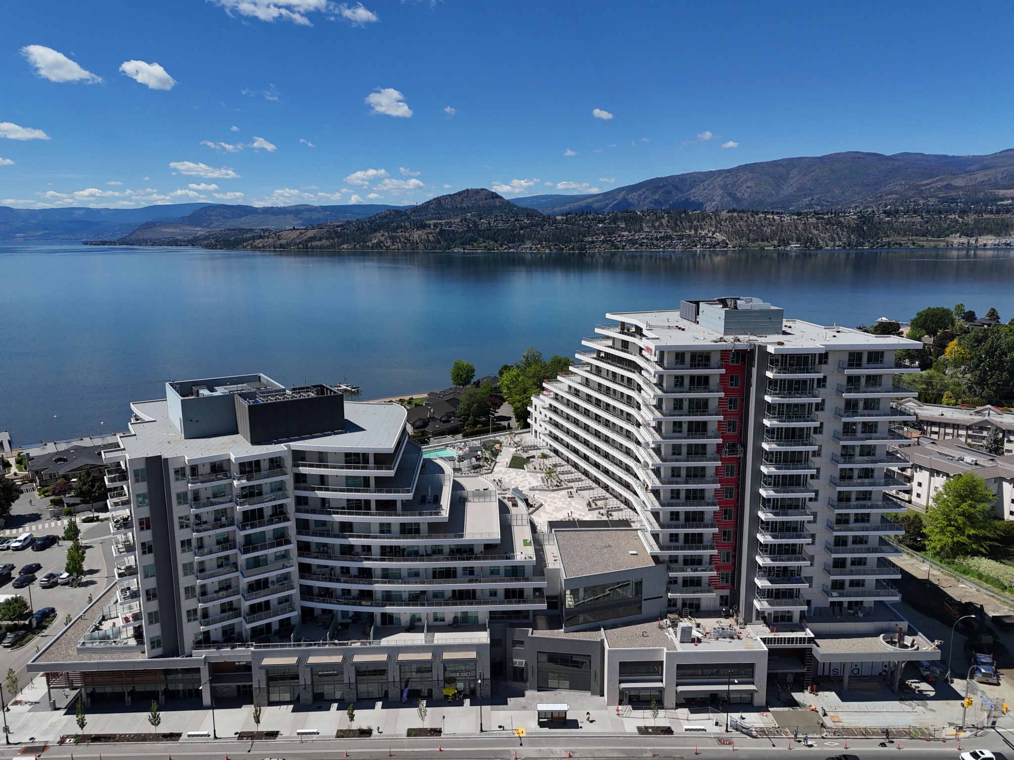 Read more on Curved condo towers wins provincial award